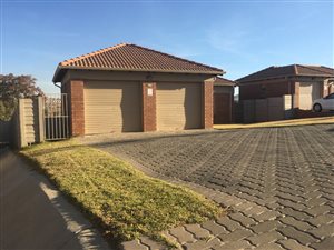 3 Bed House in Thatch Hill Estate