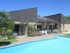 4 Bed House in Helderrand