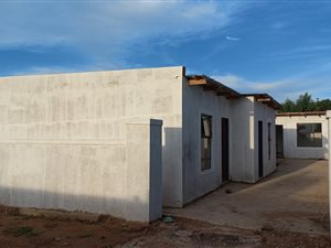 9 Bed House in Winterveldt