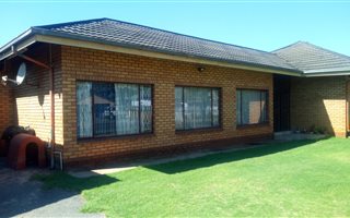 3 Bedroom House in Brakpan Central