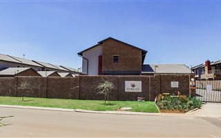 3 Bedroom Duplex in Doornpoort and surrounds