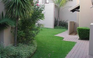 2 Bedroom Townhouse in Pineslopes