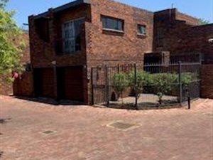 4 Bed Townhouse in Maroelana