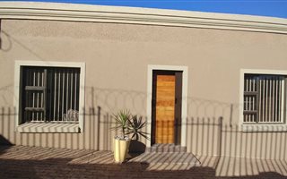 3 Bedroom Garden Cottage in Erasmia