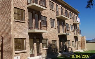 1 Bedroom Apartment in Krugersdorp Central