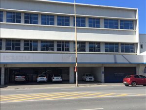 752 m² Commercial space in East London Central