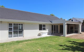 3 Bedroom House in Constantia