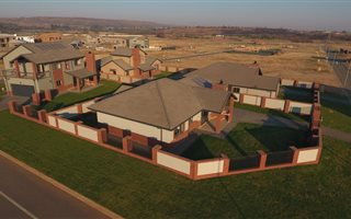 500 m² Land available in Roodeplaat