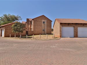 2 Bed Townhouse in Moreleta Park