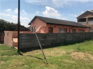 2 Bedroom House in Alra Park
