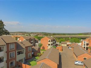 2 Bedroom Apartment in Die Hoewes