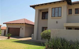 4 Bedroom House in Amberfield Manor