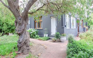 5 Bedroom House in Claremont