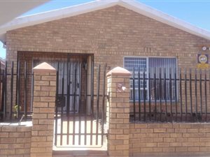 3 Bed House in Paarl Central East