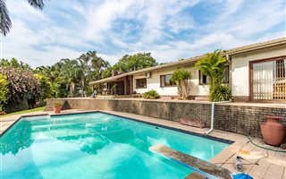 5 Bedroom House in Woodside