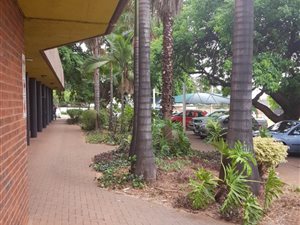 90 m² Office Space in Annlin