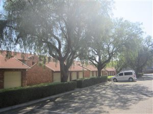 2 Bed Cluster in Pierre van Ryneveld