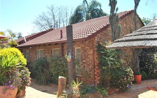 4 Bedroom Duet in Moreleta Park