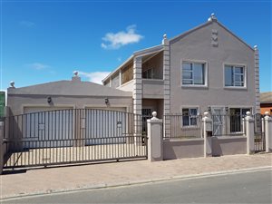 5 Bed House in Blue Downs