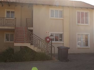 2 Bed Apartment in Die Hoewes