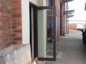 307 m² Industrial space in Willow Park Manor