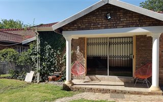 1 Bedroom Flat in President Park