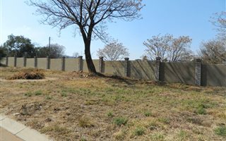 350 m² Land available in Melodie