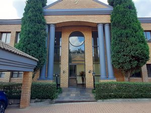 130 m² Commercial space in Die Hoewes