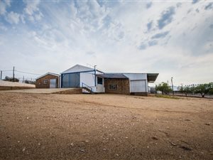 500 m² Commercial space in Oudtshoorn Central