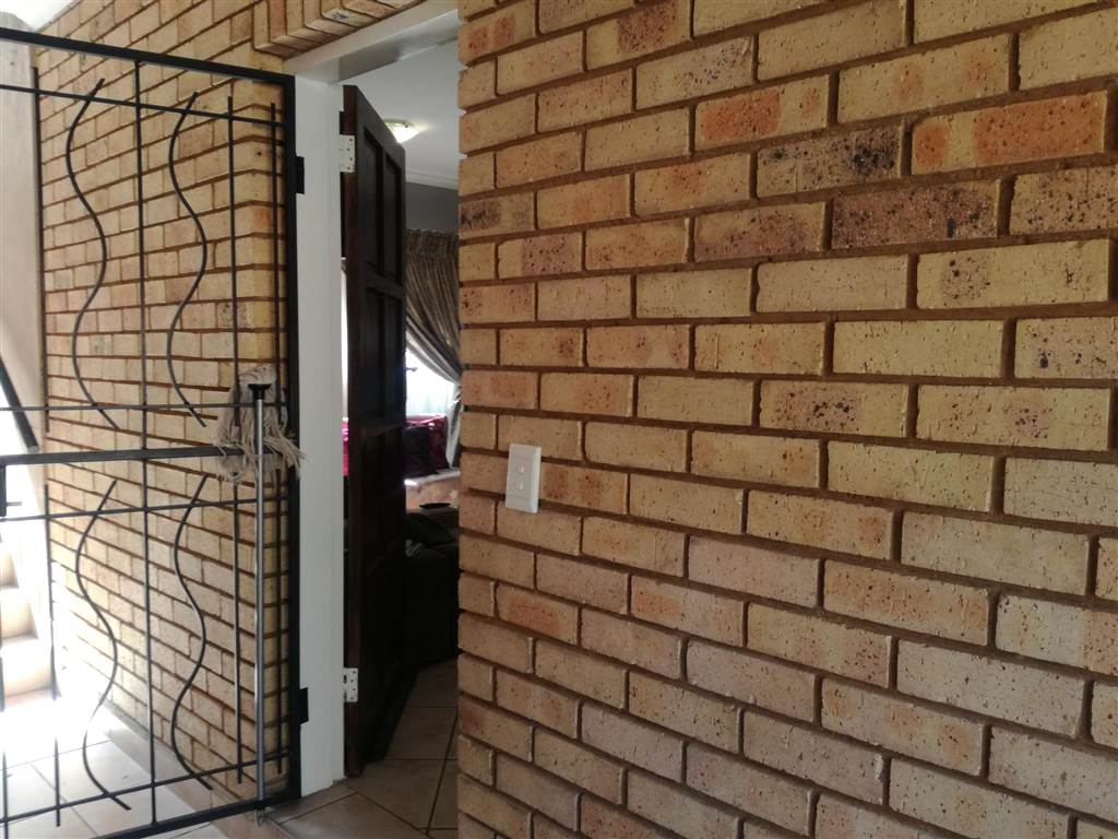 2 Bed Townhouse For Sale In Greenhills T2331899 Private Property