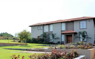 4 Bedroom House in Zwavelpoort