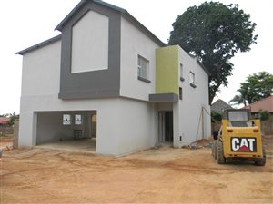 3 Bed House in Magalieskruin