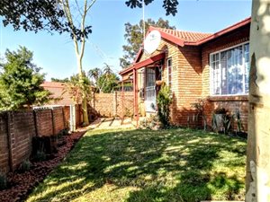 3 Bed Townhouse in Waterkloof Heights