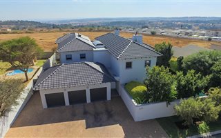 5 Bedroom House in Carlswald North Estate