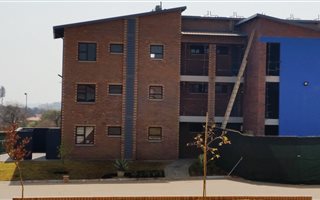 2 Bedroom Apartment in Mooikloof Equestrian Estate