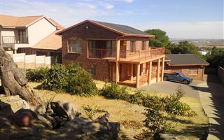 6 Bedroom House in Erasmia