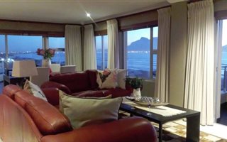 2 Bedroom Apartment in Bloubergstrand