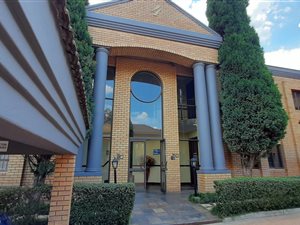 125 m² Commercial space in Die Hoewes