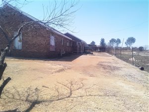 2.1 ha Land available in Rosashof