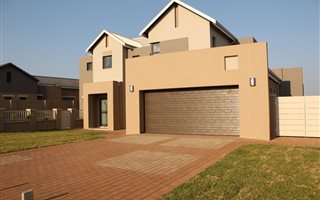 3 Bedroom House in Midstream Ridge Estate