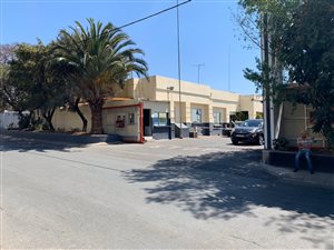 1900 m² Industrial space in Kew