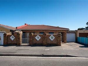 4 Bed House in Ravensmead