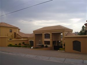 2 Bed Townhouse in Noordheuwel