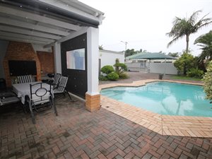 6 Bed House in Berea