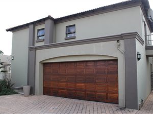 3 Bed Townhouse in Silver Lakes