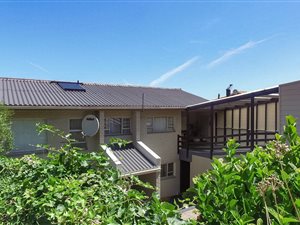 5 Bedroom House in Glentana
