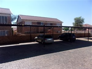 2 Bed Townhouse in Heuwelsig Estate
