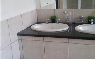 1 Bedroom Garden Cottage in Florauna