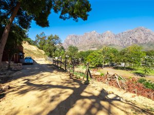 2 Bed House in Stellenbosch Agricultural
