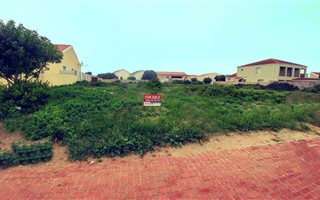 555 m² Land available in Port Owen